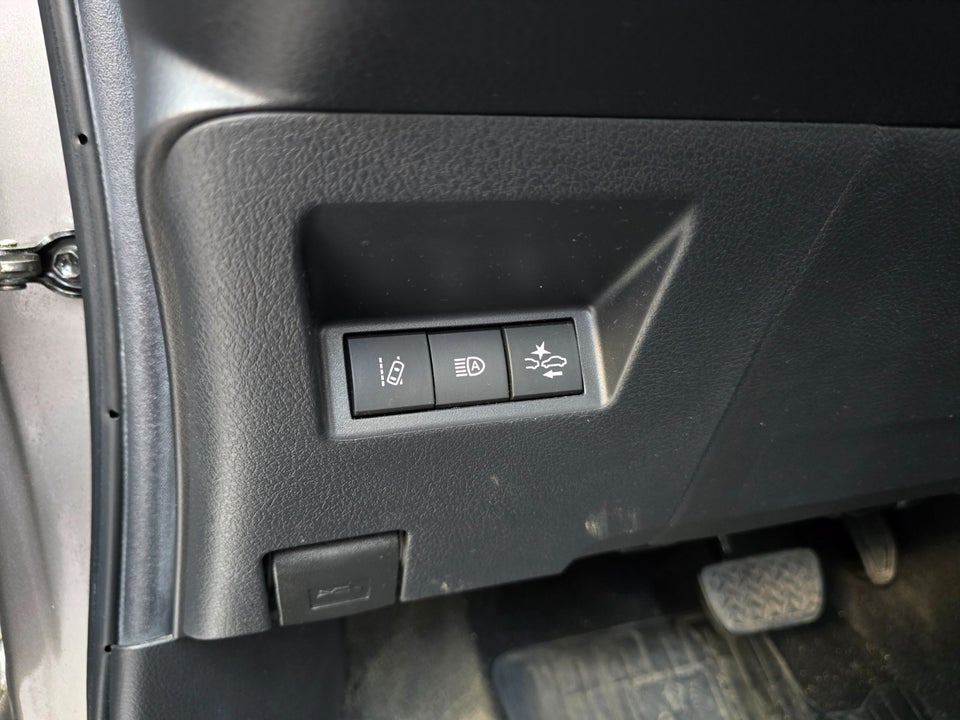 Toyota Yaris 1,5 Hybrid H3 Limited Smart e-CVT 5d