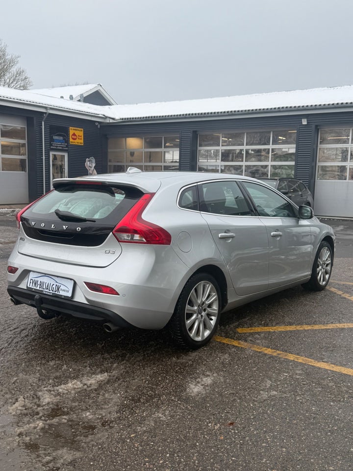 Volvo V40 2,0 D3 150 Inscription aut. 5d