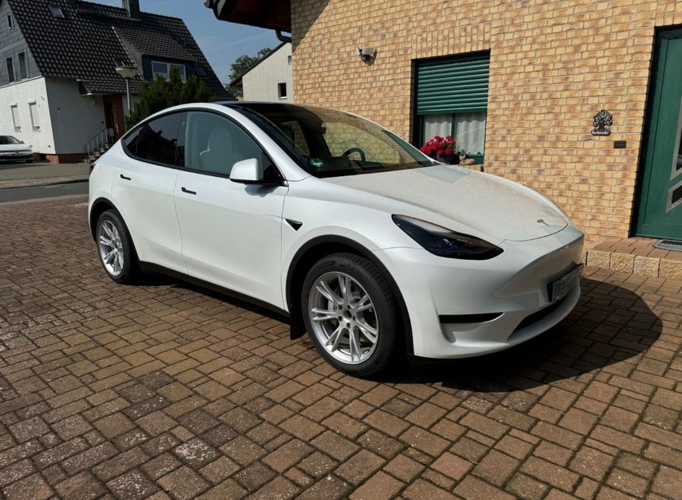 Tesla Model Y RWD 5d