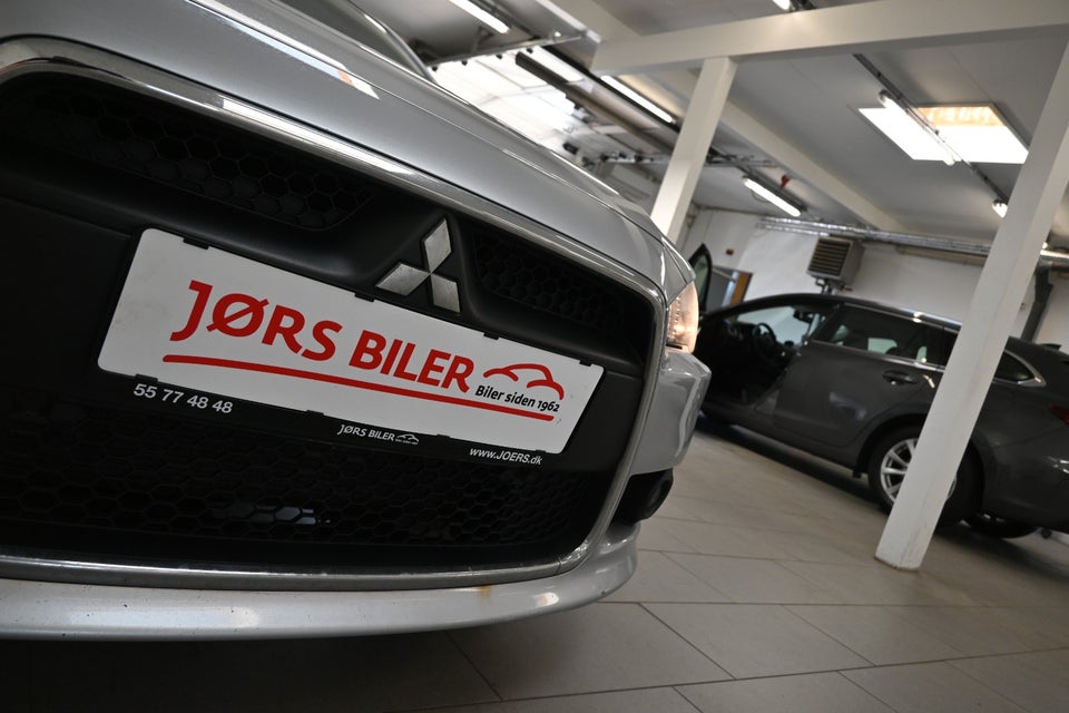 Mitsubishi Lancer 1,6 Invite SportSedan 4d