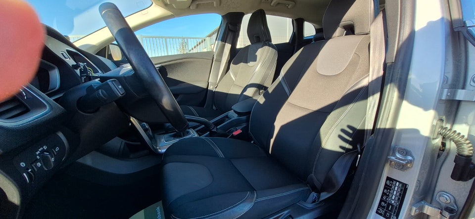 Volvo V40 2,0 D4 190 Momentum 5d