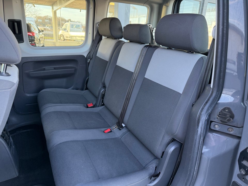 VW Caddy 1,6 TDi 102 Trendline DSG 4d