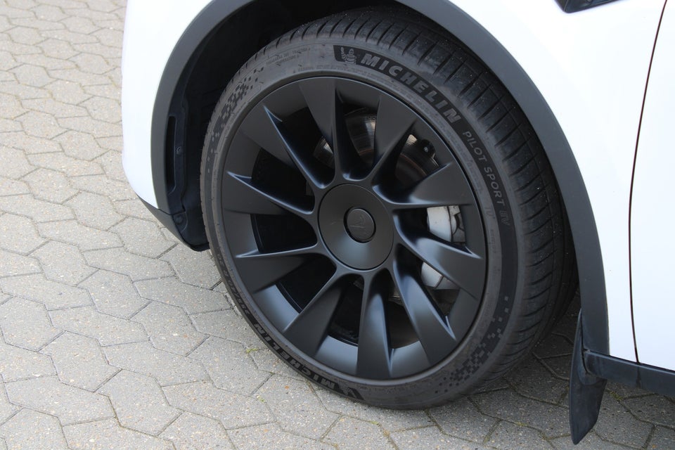 Tesla Model Y Long Range AWD 5d