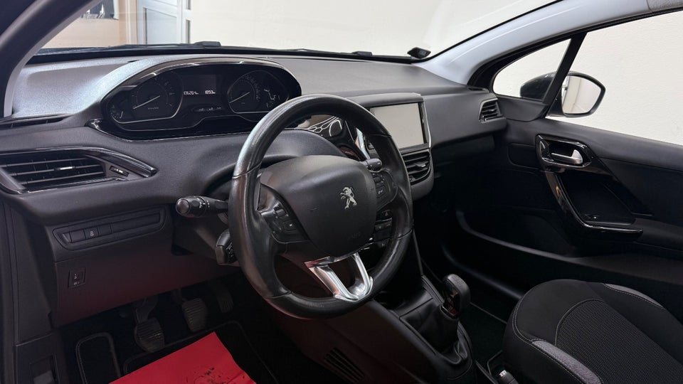 Peugeot 208 1,2 VTi 82 Allure Sky 5d