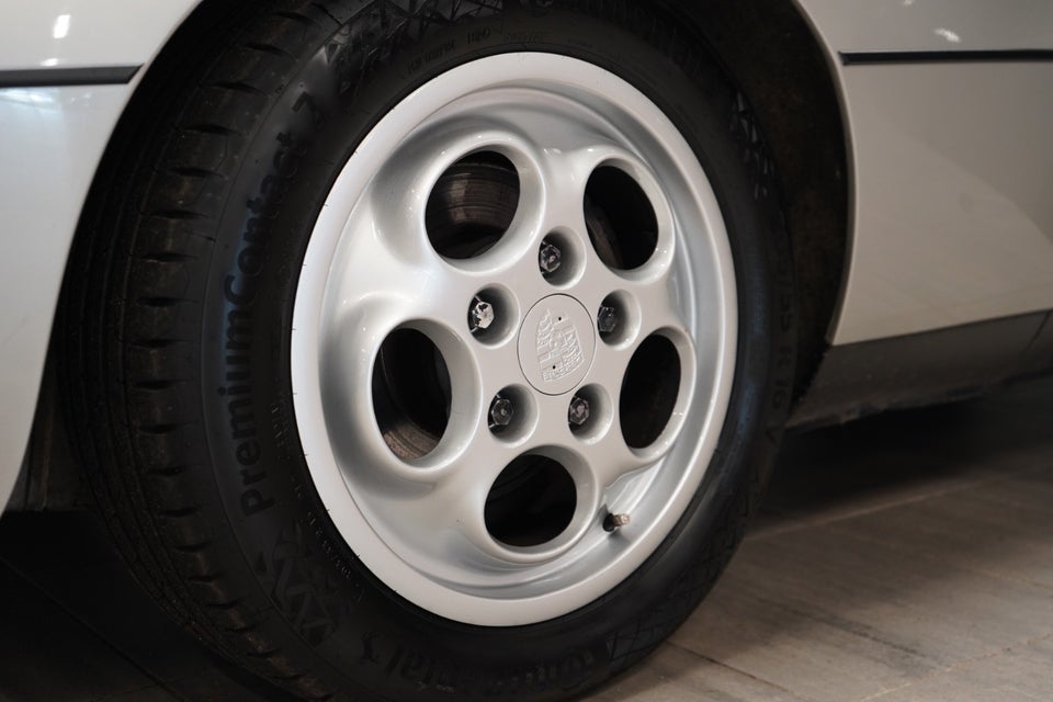 Porsche 924 2,5 S 3d