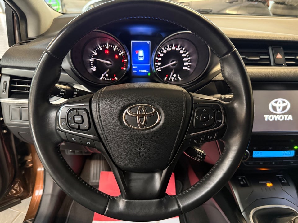 Toyota Avensis 1,8 VVT-i T2 Premium Touring Sports 5d