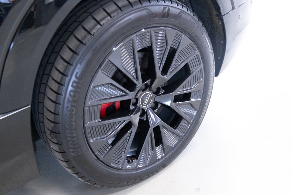 Audi Q8 e-tron 55 S-line quattro 5d
