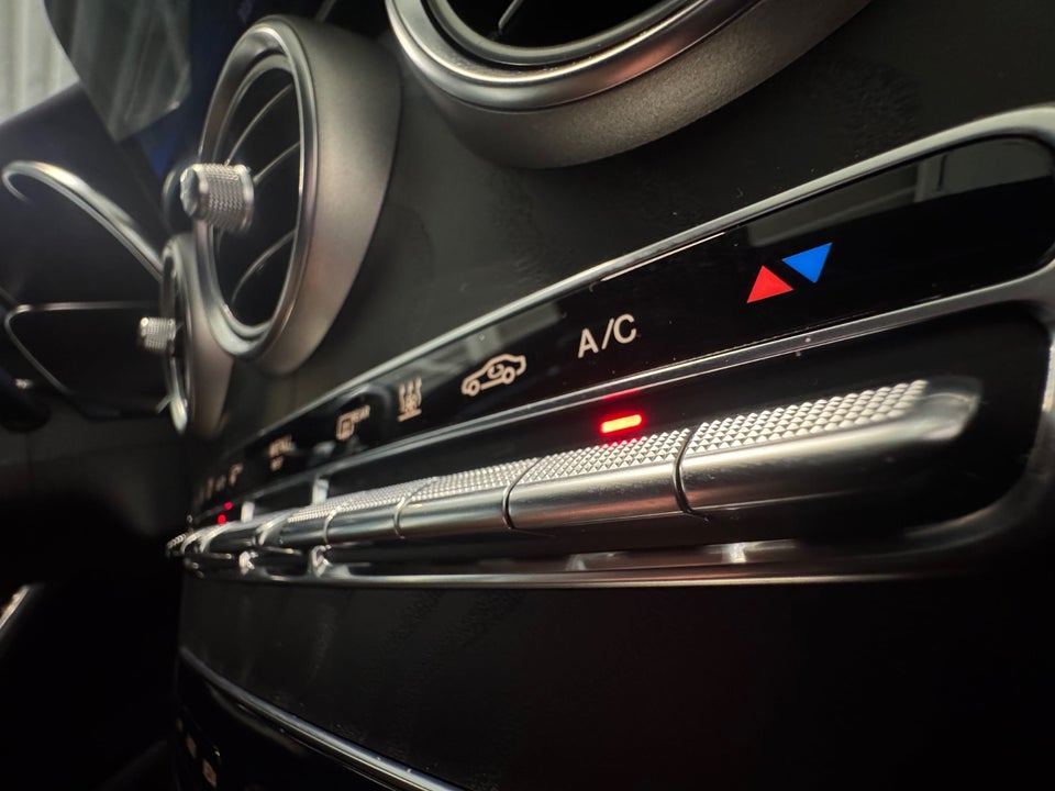 Mercedes C300 de 2,0 AMG Line stc. aut. 5d