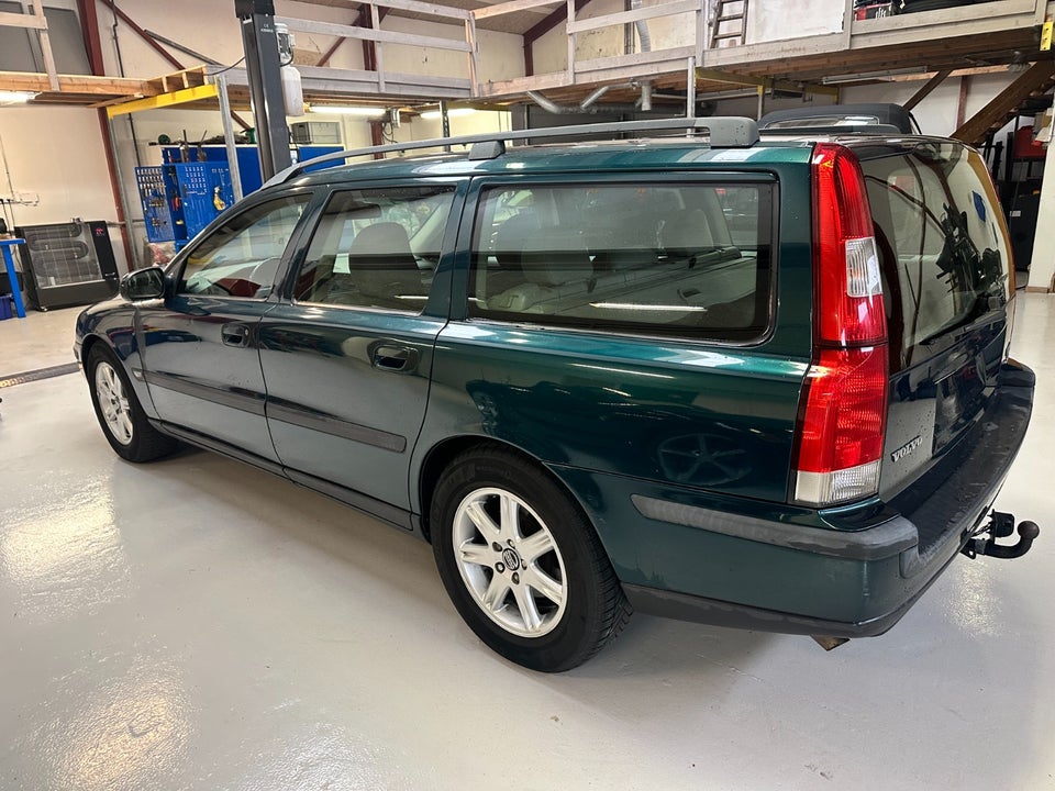 Volvo V70 2,4 140 aut. 5d