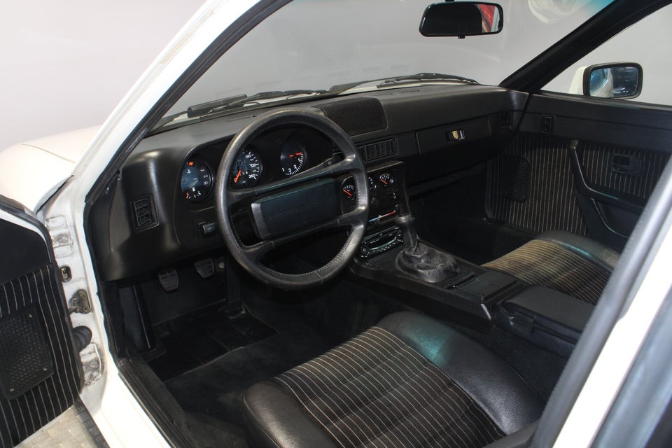 Porsche 924 2,5 S 3d