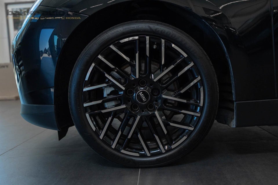 MINI Cooper SE Favoured Trim XL 3d