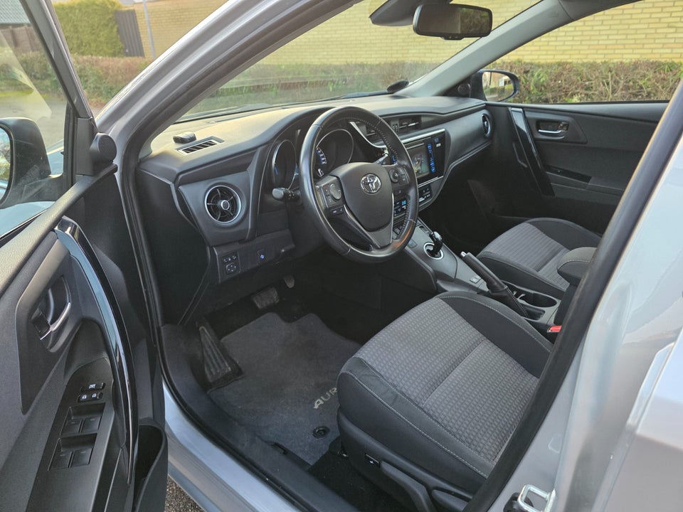 Toyota Auris 1,8 Hybrid H2 Selected CVT 5d