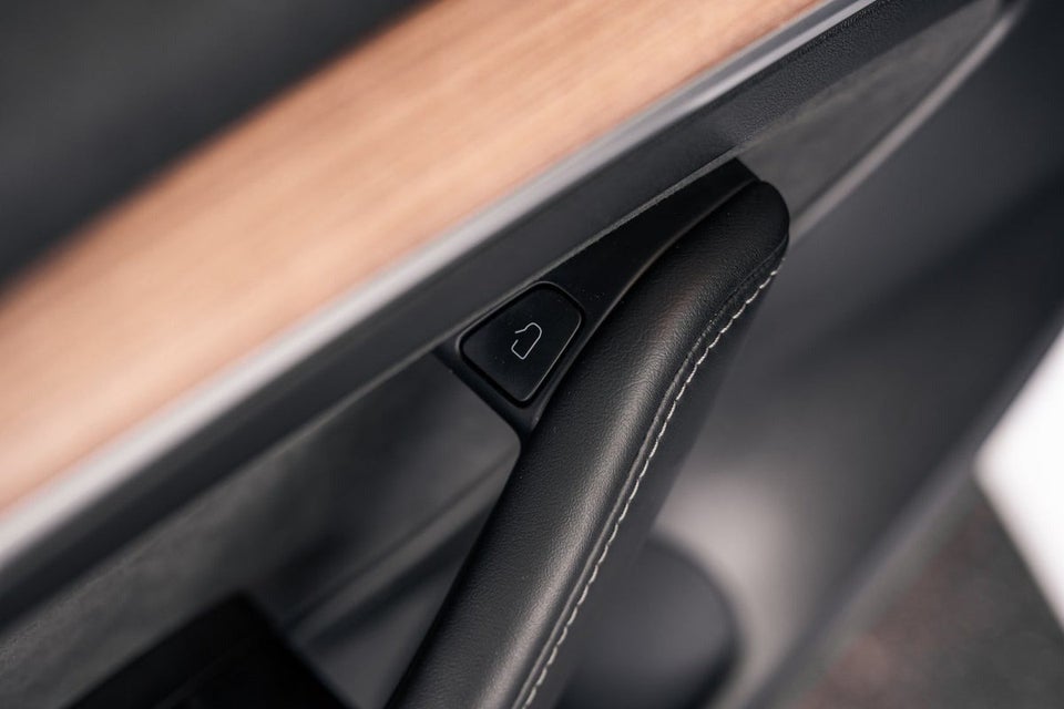 Tesla Model 3 Standard Range+ RWD 4d