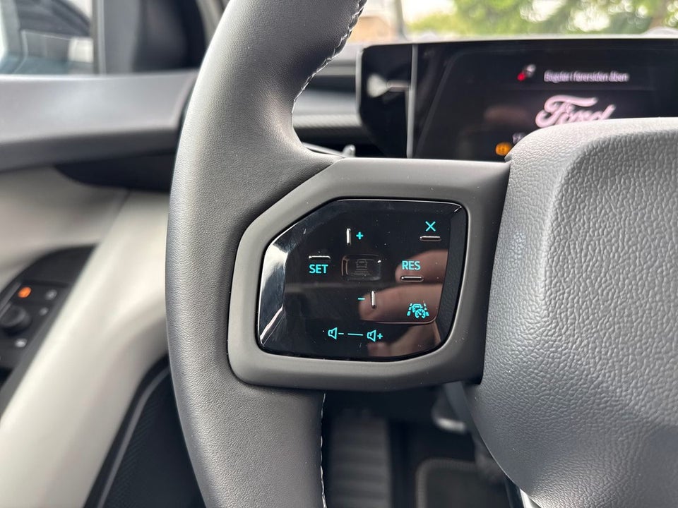 Ford Explorer 77 Premium Extended Range 5d