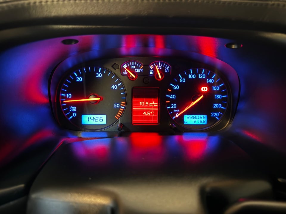 VW Caravelle 2,5 TDi 150 Comfortline kort 10prs 4d