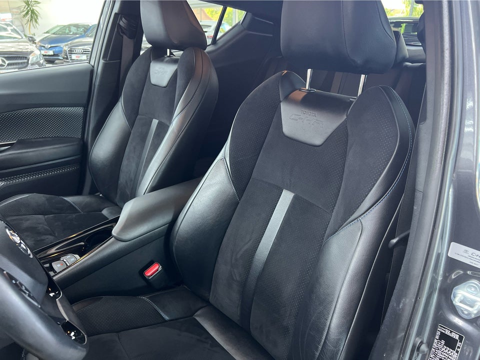 Toyota C-HR 1,8 Hybrid Premium Selected CVT 5d