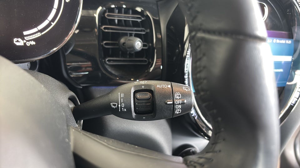 MINI Cooper SE Classic Trim 3d