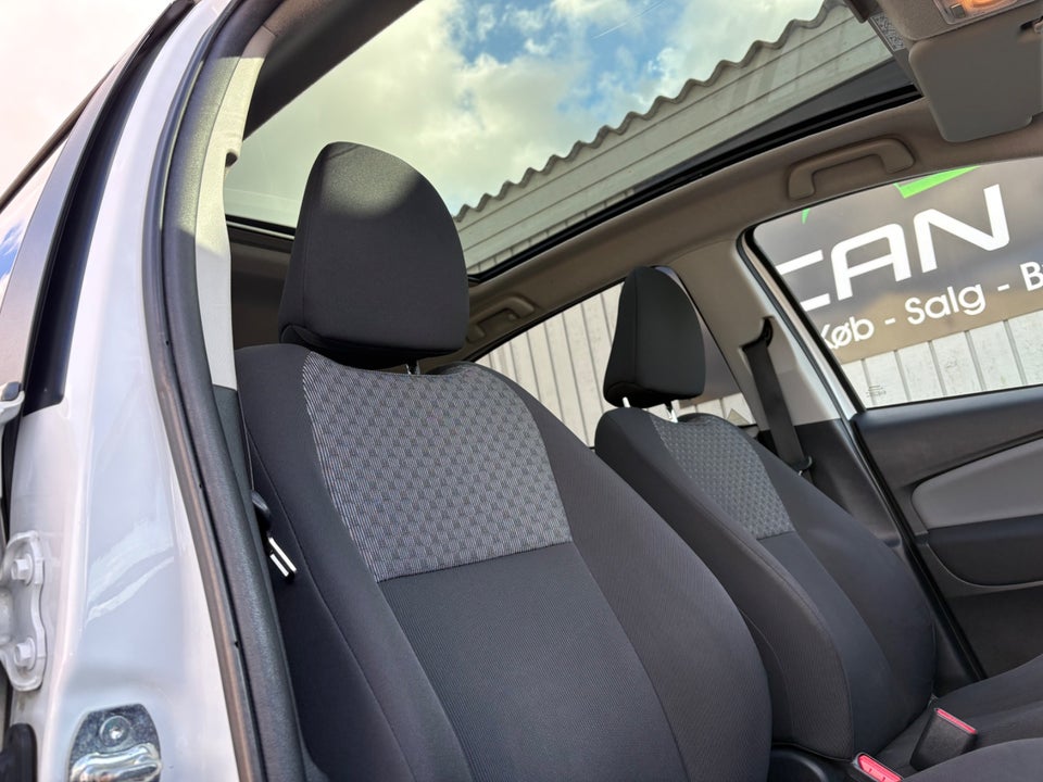 Toyota Yaris 1,3 VVT-i Skyview 5d