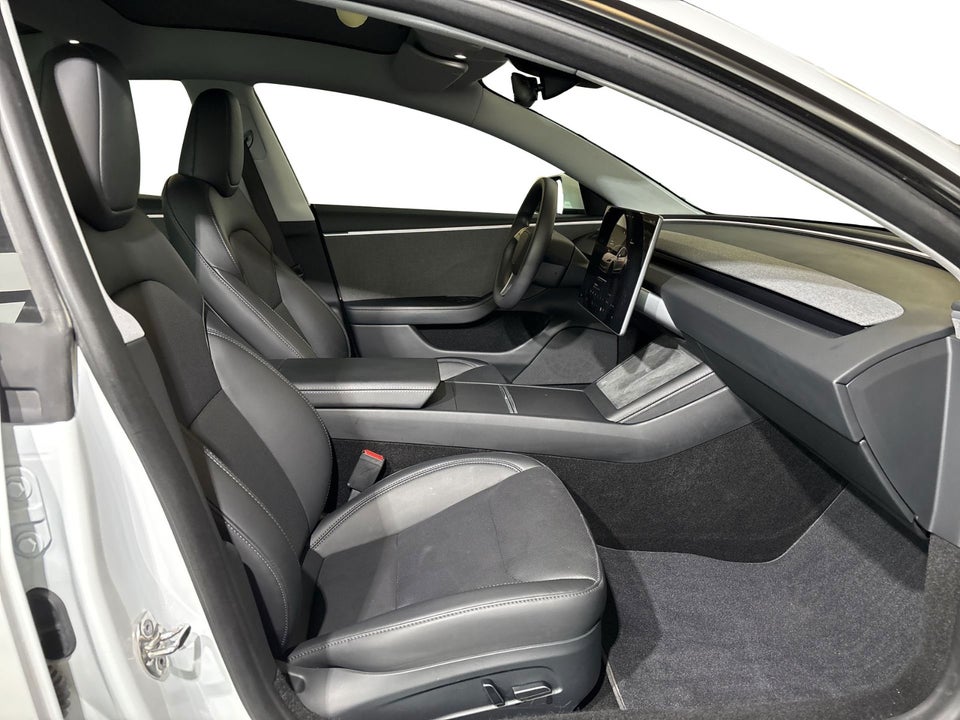 Tesla Model 3 RWD 4d