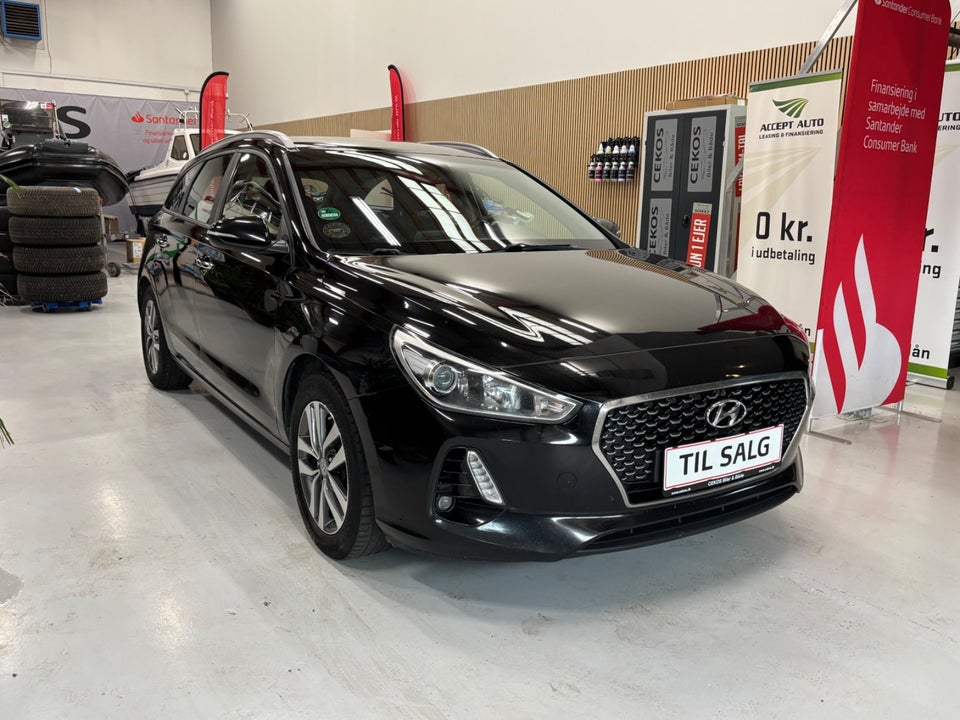 Hyundai i30 1,6 CRDi 110 Premium stc. DCT 5d