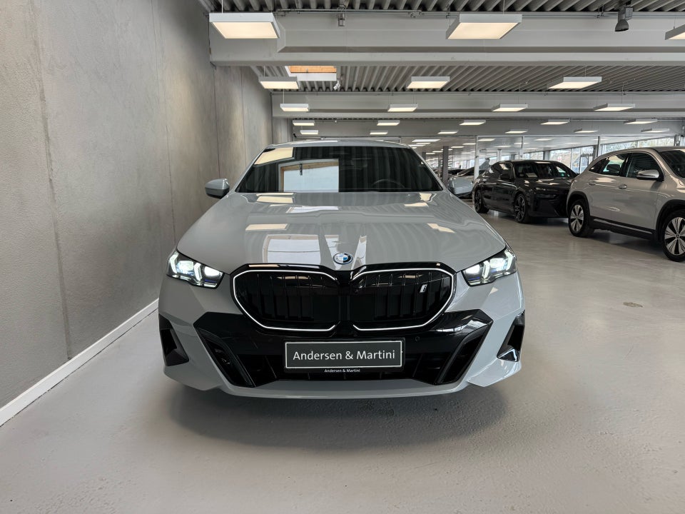 BMW i5 xDrive40 M-Sport 4d