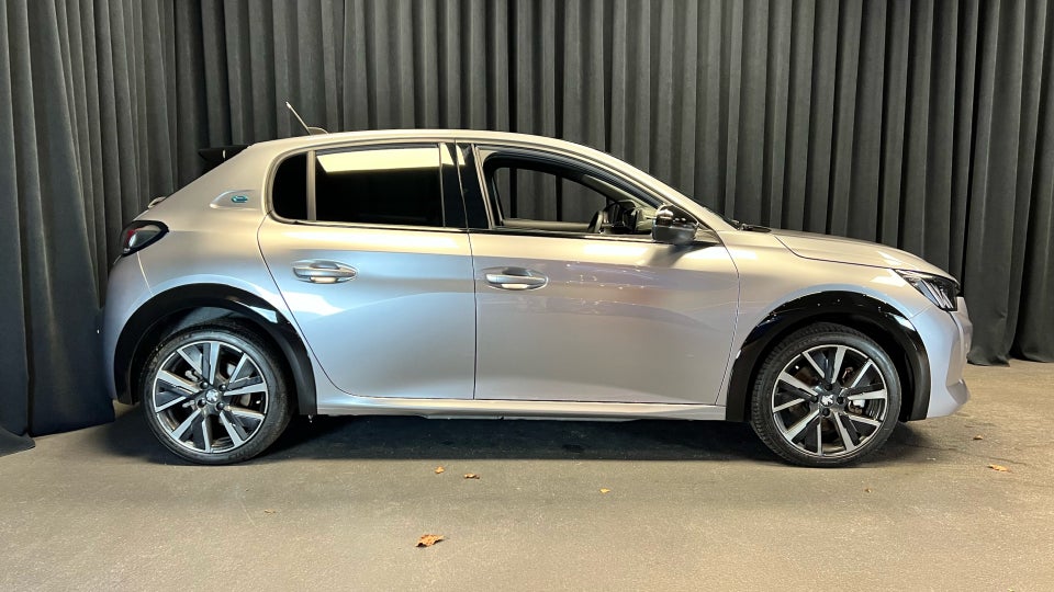 Peugeot e-208 50 GT 5d