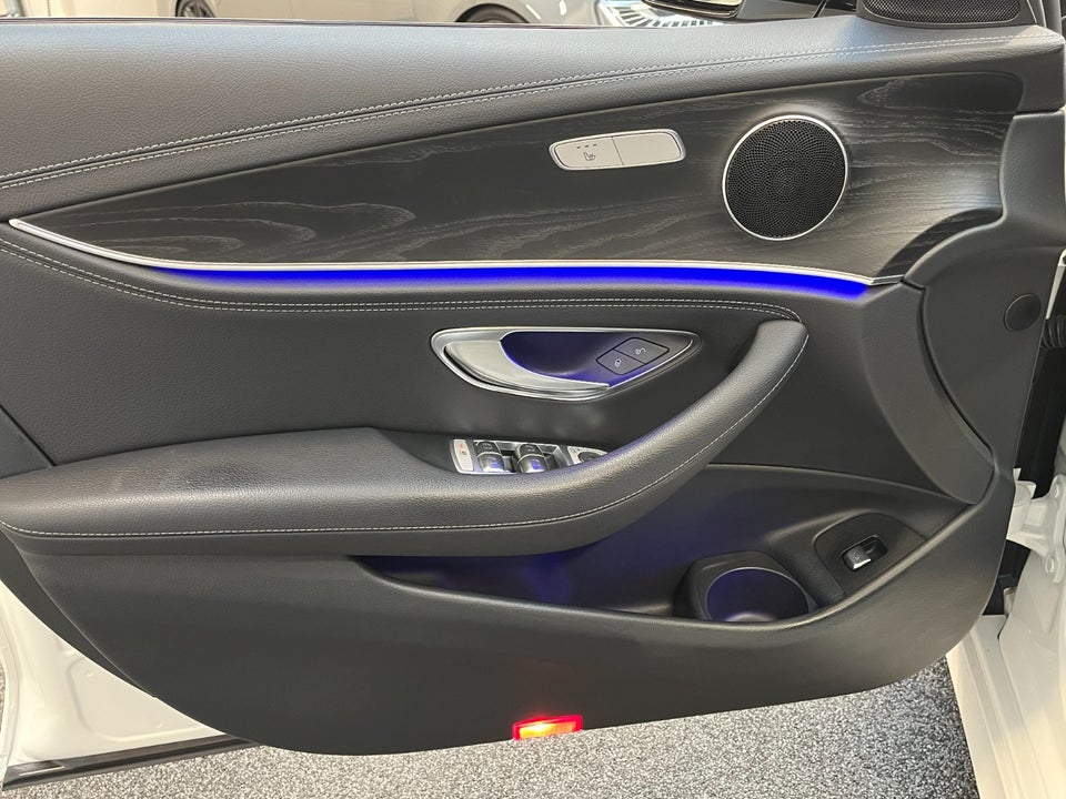 Mercedes E300 de 2,0 AMG Line stc. aut. 5d