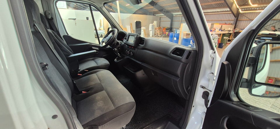 Renault Master IV T35 2,3 dCi 145 L3H2 Kassevogn RWD