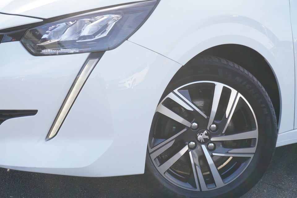 Peugeot 208 1,2 PureTech 100 Allure 5d