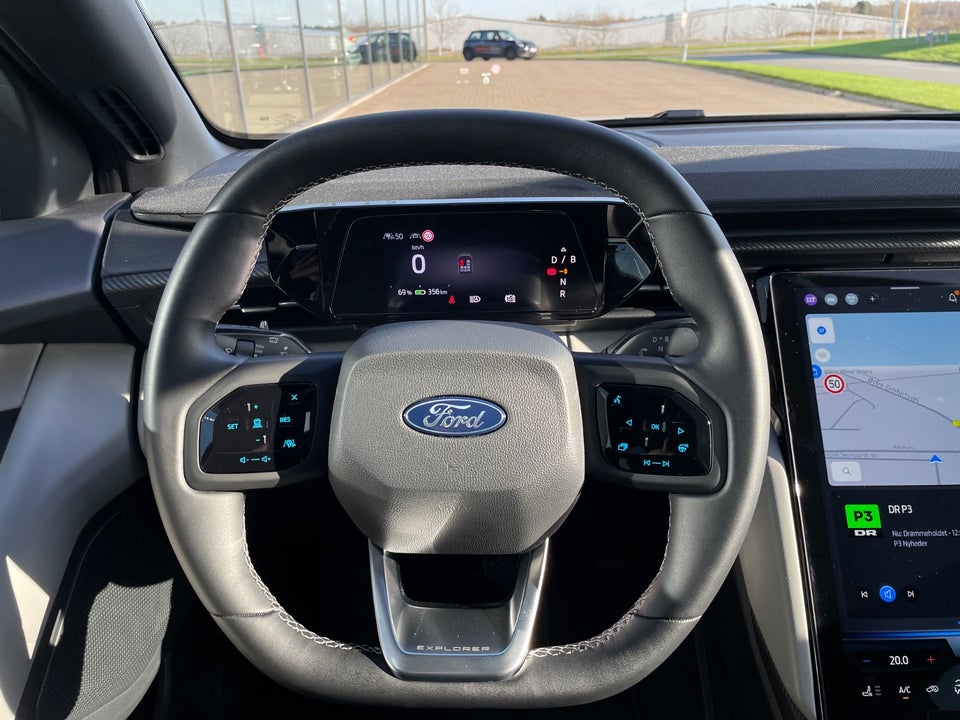 Ford Explorer 82 Premium Extended Range 5d