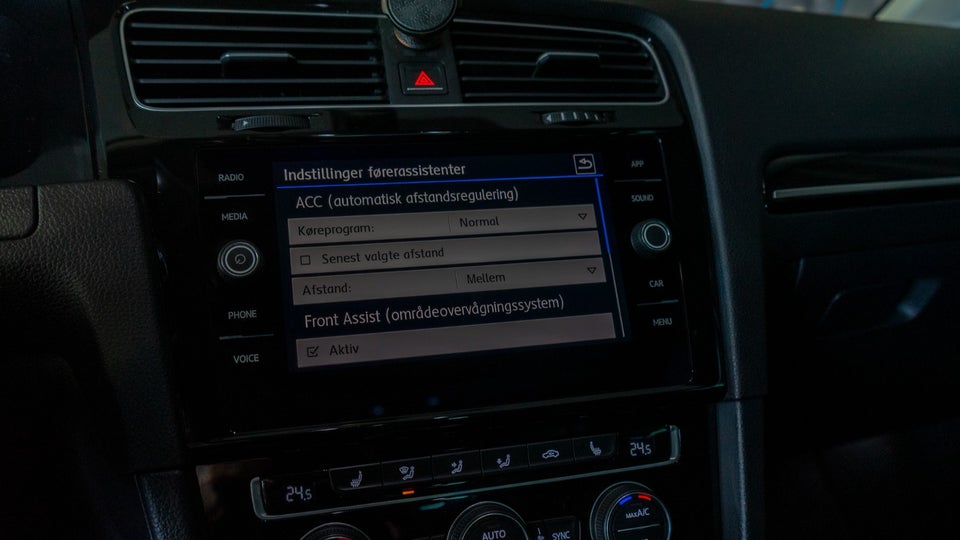 VW Golf VII 2,0 TDi 150 Highline Variant DSG 5d