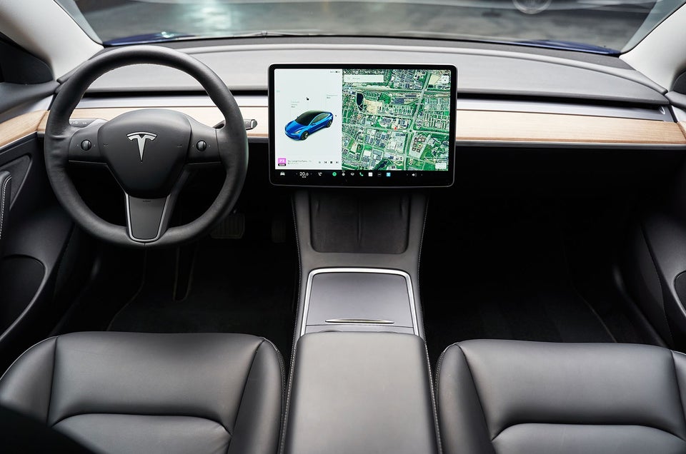 Tesla Model 3 Standard Range+ RWD 4d