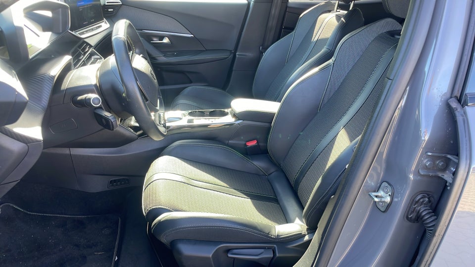 Peugeot e-2008 54 GT 5d