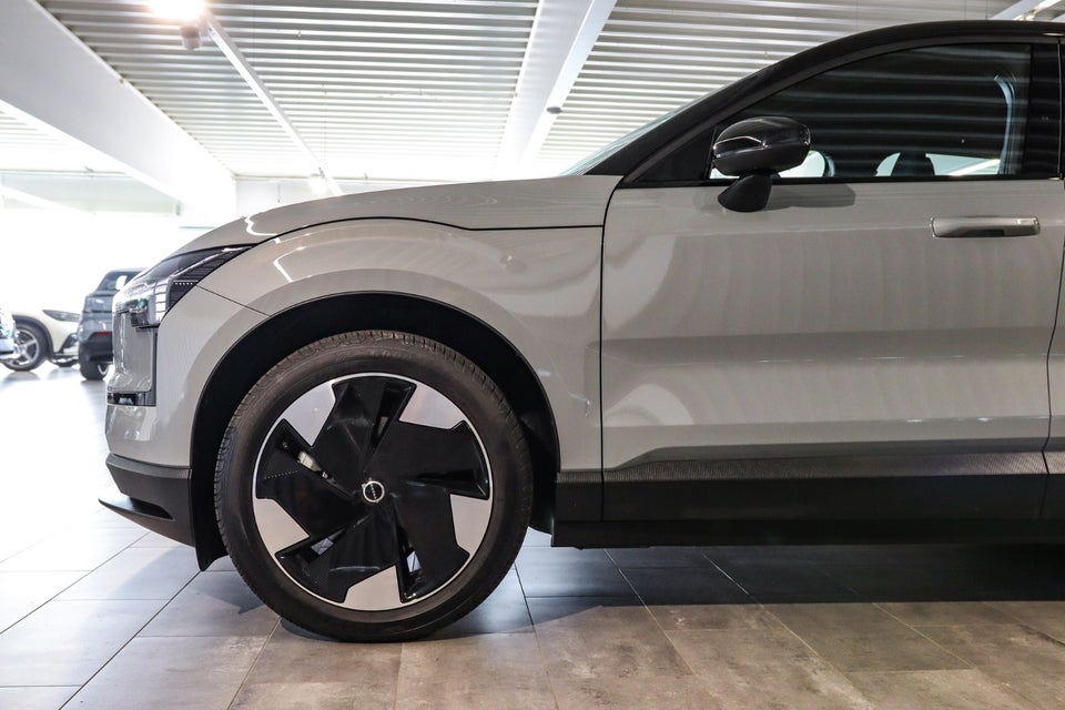 Volvo EX30 Extended Range Plus 5d