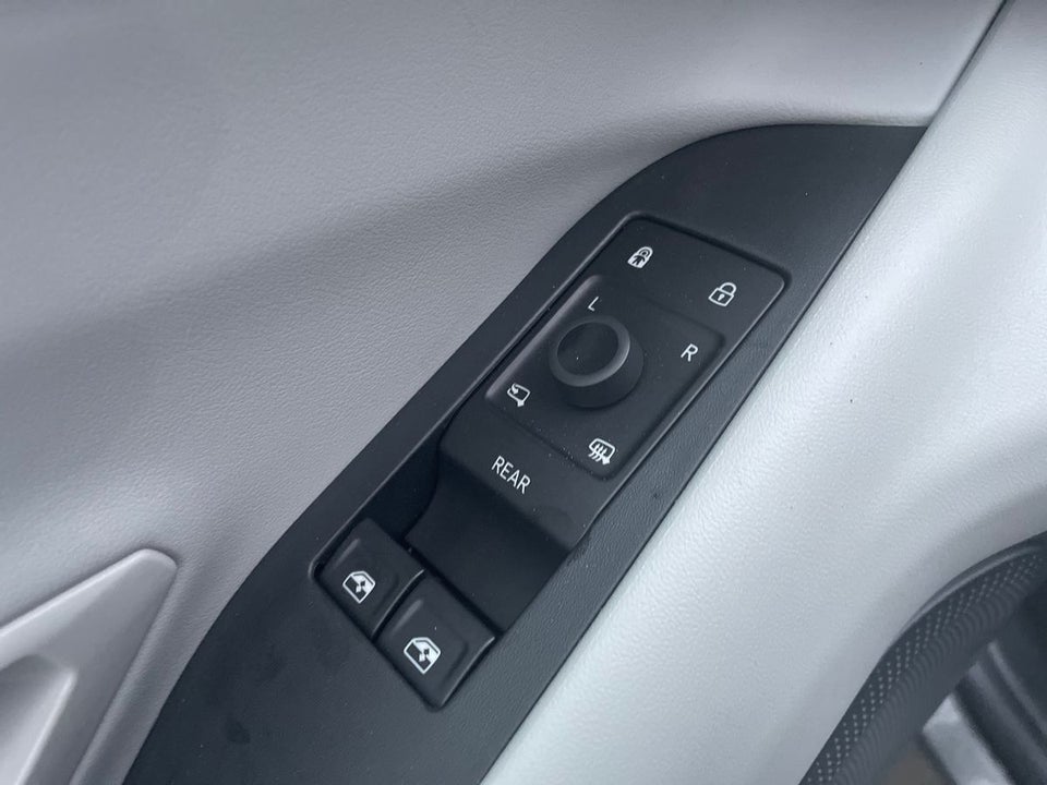 Ford Capri 82 Select Extended Range 5d