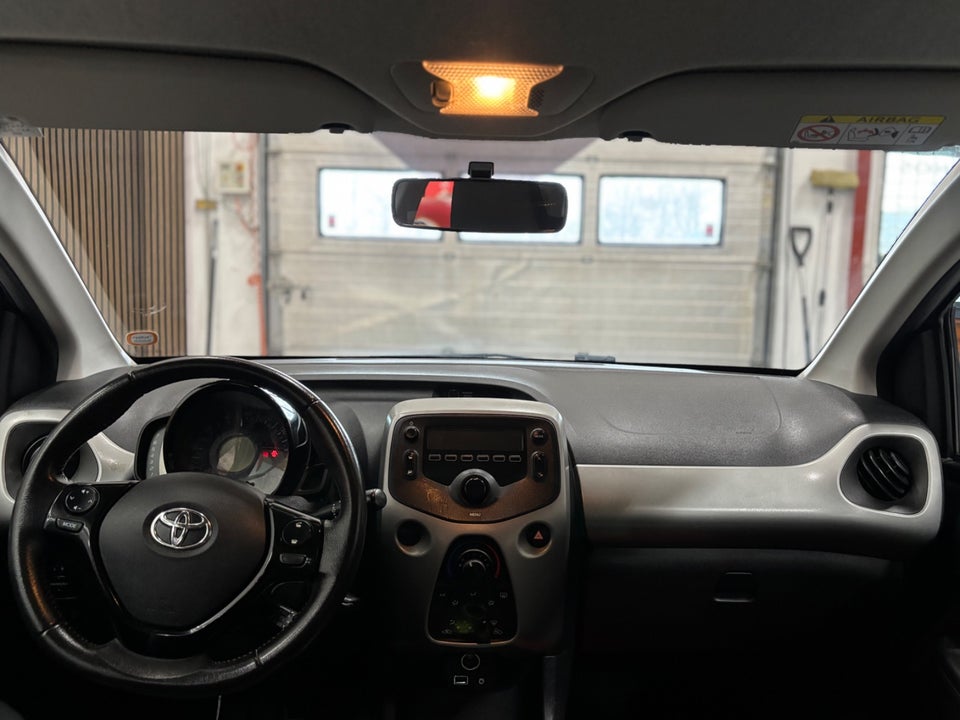 Toyota Aygo 1,0 VVT-i x-play 5d