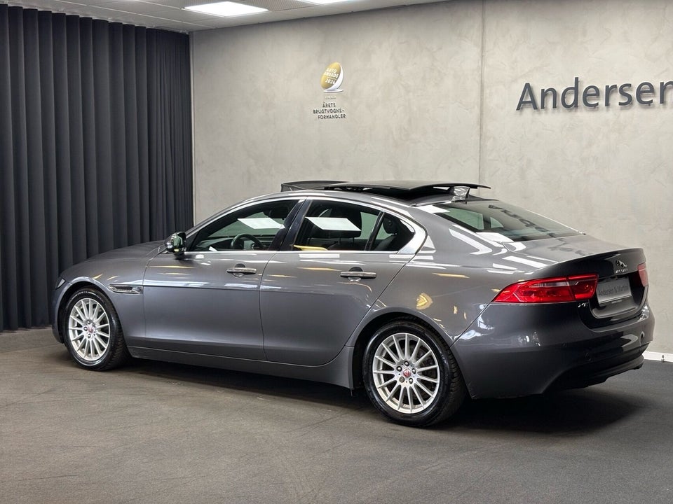 Jaguar XE 2,0 D163 Prestige aut. 4d