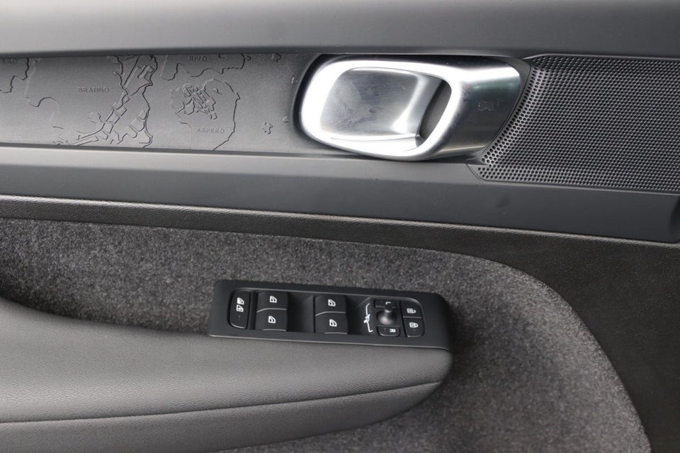 Volvo EX40 Standard Range Plus 5d