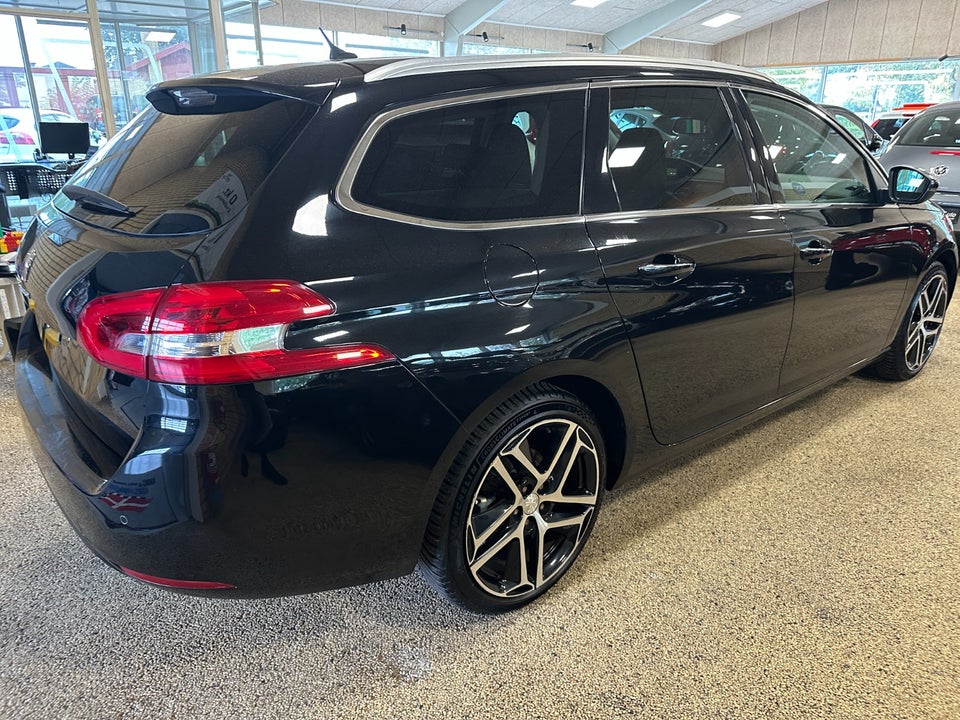 Peugeot 308 1,2 e-THP 130 Allure SW EAT6 5d