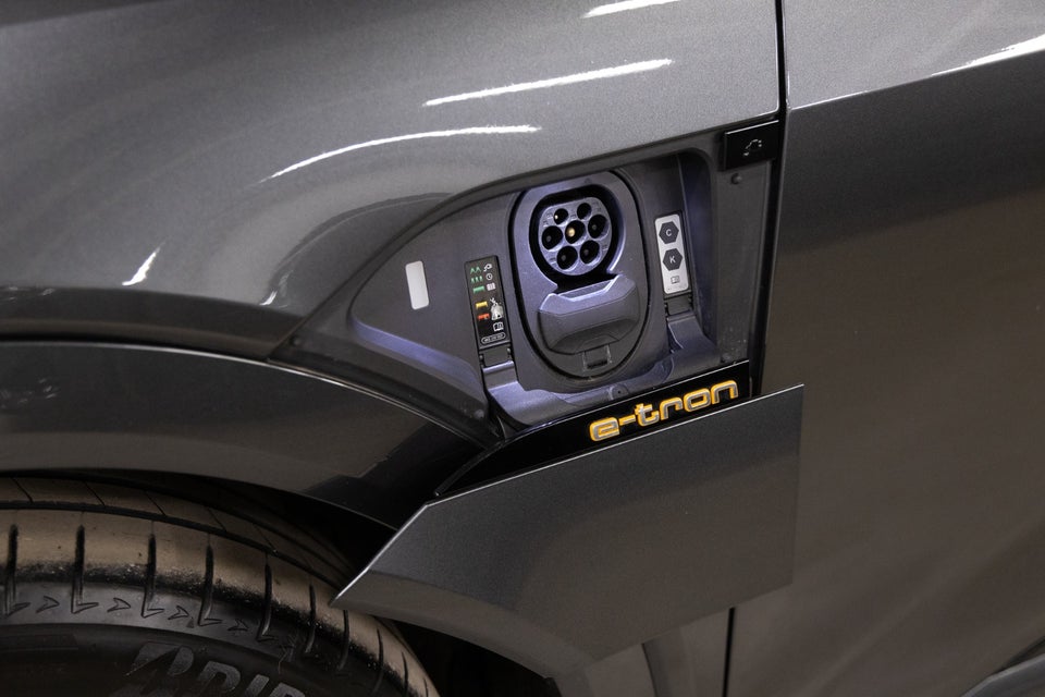 Audi e-tron 55 S-line quattro 5d