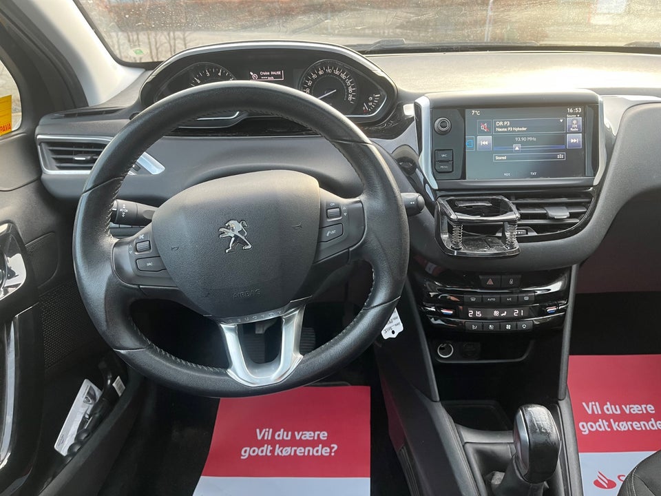 Peugeot 208 1,2 VTi Allure Sky 5d