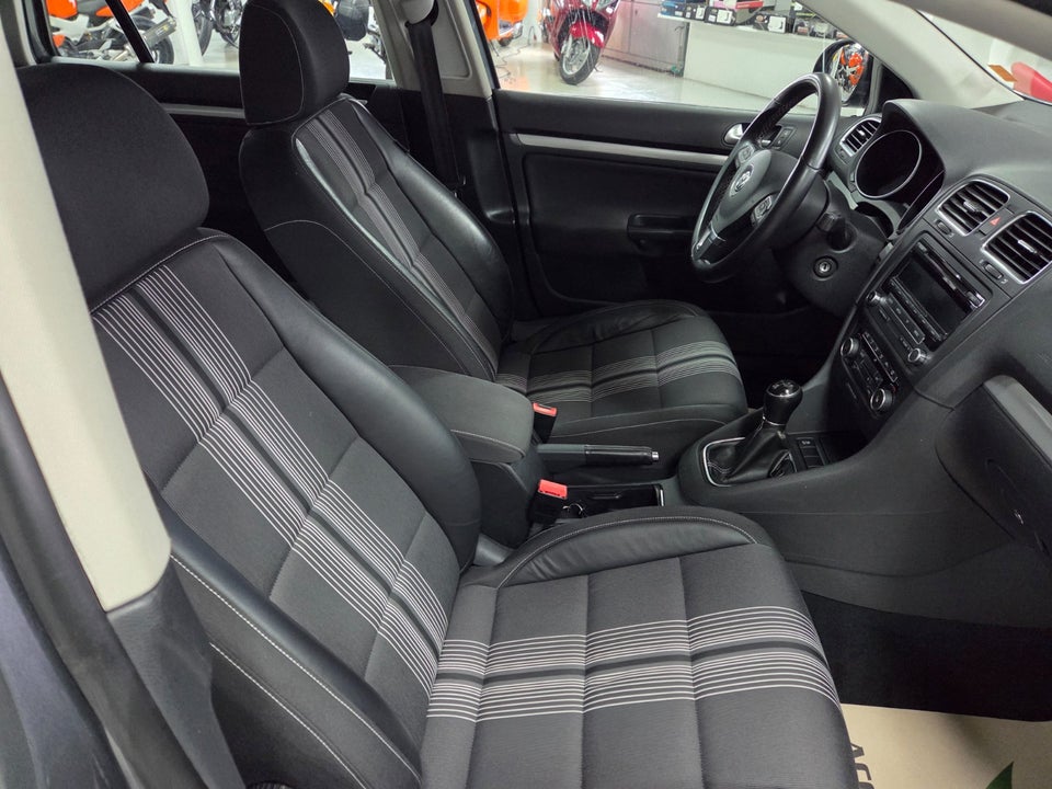 VW Golf VI 1,6 TDi 105 Match Variant BMT 5d