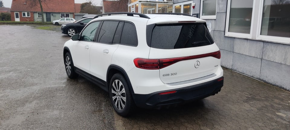 Mercedes EQB300 AMG Line 4Matic 5d