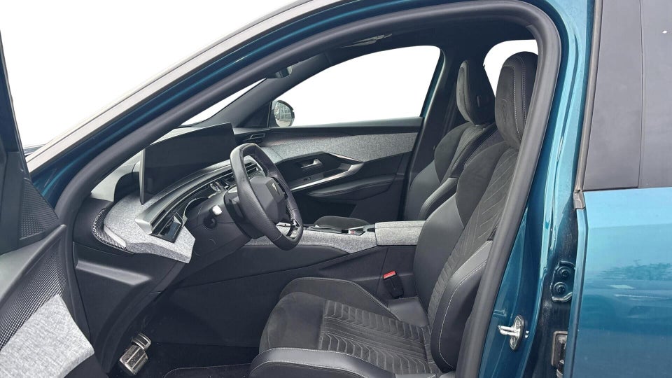 Peugeot e-3008 77 GT Pack 5d