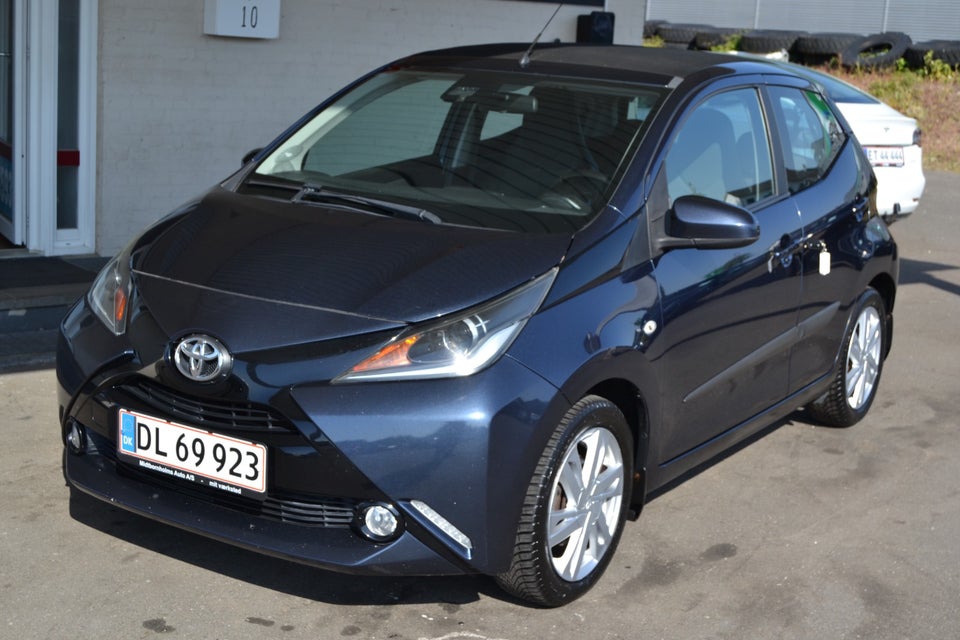 Toyota Aygo 1,0 VVT-i x-wave Sky 5d