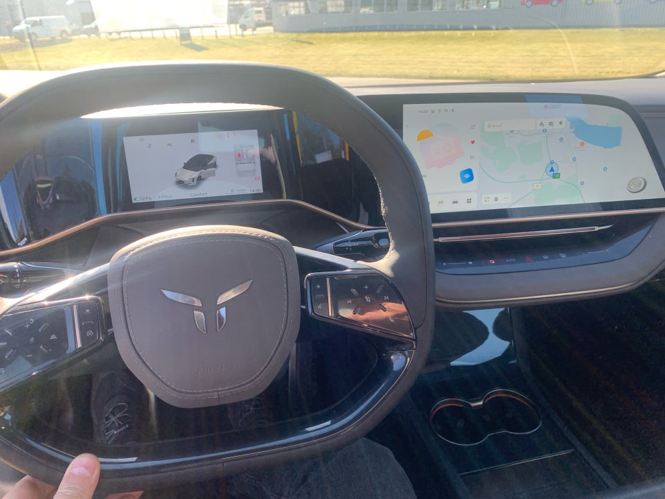 Hongqi EH7 111 Exclusive 4d