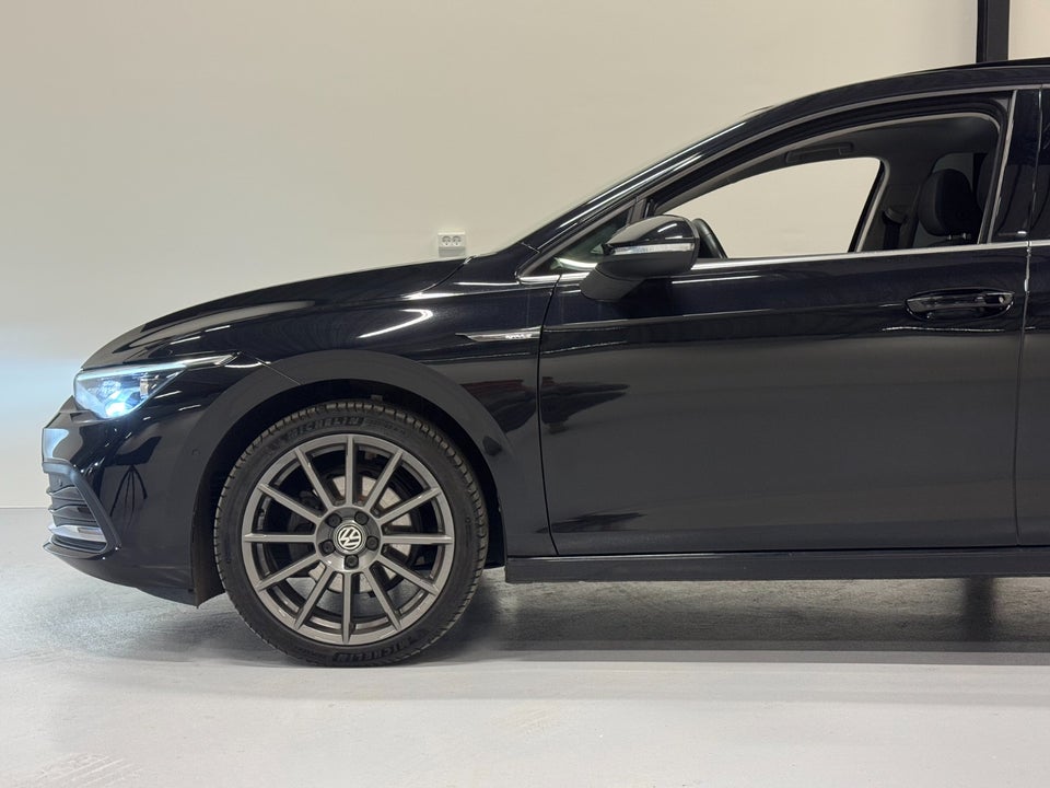 VW Golf VIII 2,0 TDi 150 Style DSG 5d