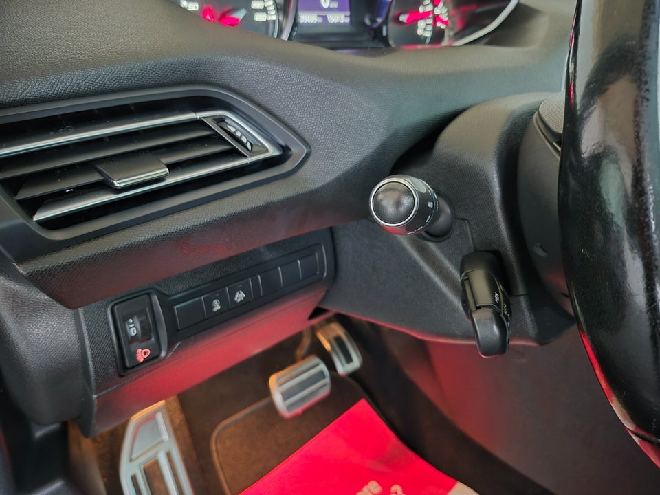 Peugeot 308 1,6 BlueHDi 120 Allure Sky SW EAT6 5d