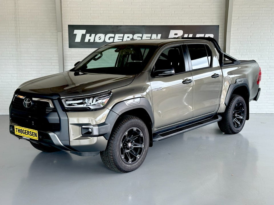 Toyota HiLux 2,8 D T4 Invincible Db.Kab aut. 4d