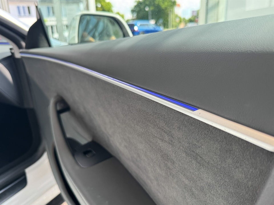 Tesla Model 3 Long Range AWD 4d